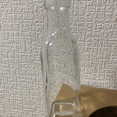 花瓶 未使用品 (高さ16センチ幅奥行各4.5センチ)