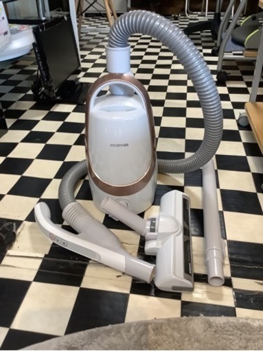 【リサイクルサービス八光　田上店　配達・設置OK】アイリスオーヤマ 掃除機 紙パック式 ワイドタービンヘッド 超軽量 ノズル 付 ピンクゴールド IC-BTA4-P