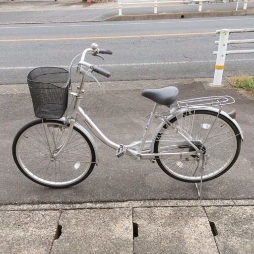 自転車✨ママチャリ✨ブリヂストン 24インチ シルバー✨鍵ありタイプ✨中古品【こちらは店舗です。浜村鹿野温泉ICから3分  買取本舗 宮本リサイクル  営業時間９～１９時  定休日水曜のみ←連絡できませんm(_ _)m】