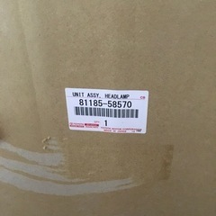 トヨタ  ヴェルファイア　左ライト