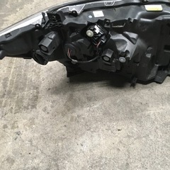 トヨタ  ヴェルファイア　左ライト