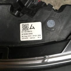 トヨタ  ヴェルファイア　左ライト