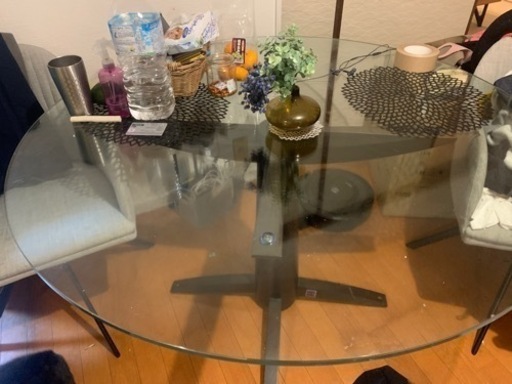 ガラス丸テーブル