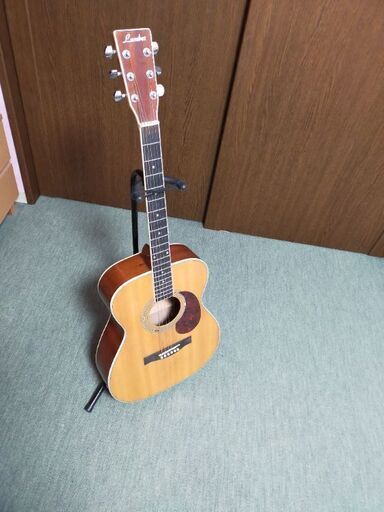 Lumber LF3NA Acoustic Guitar with stand スタンド付きアコースティックギター