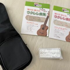 ほぼ新品！ウクレレ ソプラノサイズ ハードケース・チューナー・楽譜付！