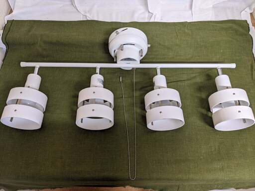 売約済み シーリングライト ４灯 角度調節 スポットライトニトリ 照明器具 大阪守口センター 守口の照明器具の中古あげます 譲ります ジモティーで不用品の処分