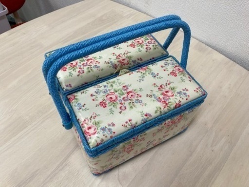 水色 花柄 可愛い 小物入れ 裁縫箱 ジャックさん 田町のインテリア雑貨 小物 小物入れ の中古あげます 譲ります ジモティーで不用品の処分 水色 花柄 可愛い 小物入れ 裁縫箱 ジャックさん 田町のインテリア雑貨 小物 小物入れ の中古あげます 譲ります ジモティーで不用品の処分