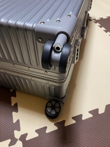 新品・未使用】スーツケース 89L シルバー | www.debbiejorde.com