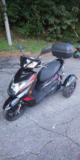 ３輪バイクYAMAHAシグナスモデル