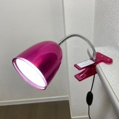ニトリ LEDクリップライト（ピンク）