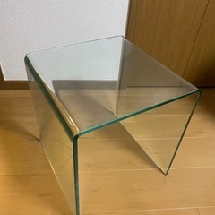 【ネット決済・配送可】ガラスミニテーブル