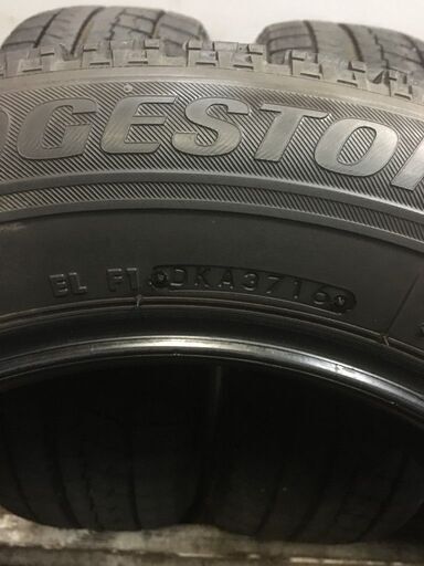 BS BLIZZAK VRX 215/60R16 16インチ スタッドレス 4本 エスティマ オデッセイ ヴェゼル CX-3 ザ・ビートル等　(VTD484)クレジットカード QRコード決済可能