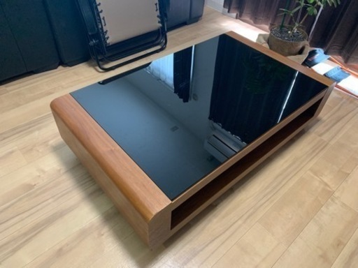 (値下げ)定価約10万円〜 ガラス板のウォールナット素材　リビングテーブル　コーヒーテーブル