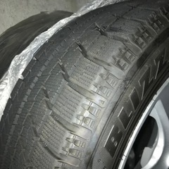 スタッドレスタイヤ　215/60 R16 