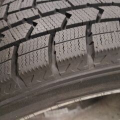 バリ目2020年44週、スタッドレスタイヤ175 65 R15 ダンロップ