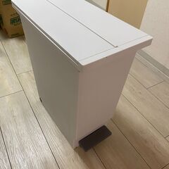 ニトリ　ペダル付きゴミ箱