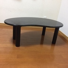 黒大理石風のテーブル