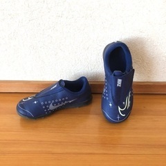 【ネット決済】幼児サッカー　NIKEトレーニングシューズ16センチ