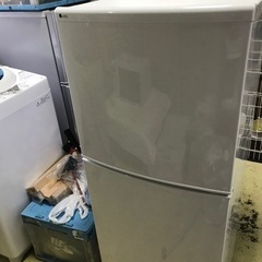 美品★2018年式ユーイング140L冷蔵庫