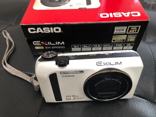 デジタルカメラ　CASIO EXILIM EX-ZR300