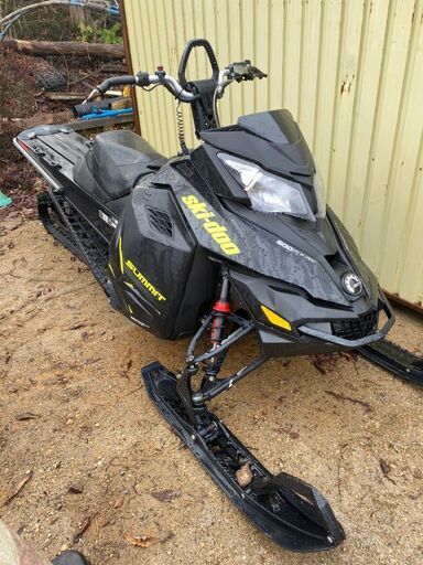 skidoo スノーモービル