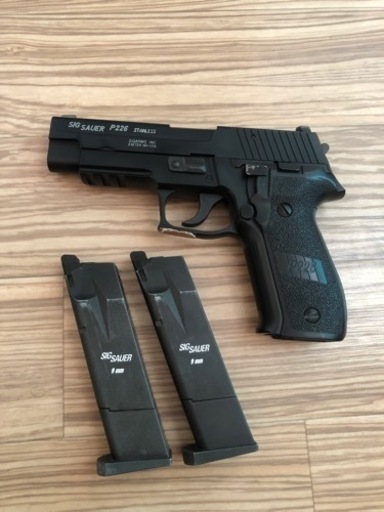 東京マルイ  ガスハンドガン P226 予備マグ付