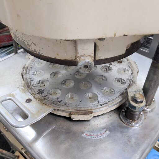 大人気新作 自動分割丸目機 押切機械製作所 ディバイダー＆ラウンダーSD-38 その他