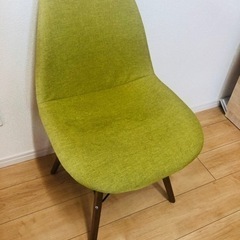 椅子　チェア　黄緑　ライトグリーン