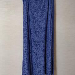 青のロングスカート