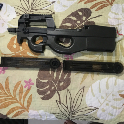 東京マルイ P90 電動ガン 付属品/スペアマガジン付き MARUI/P-90