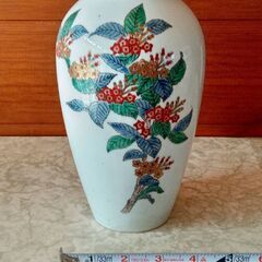 花柄の陶器の花瓶