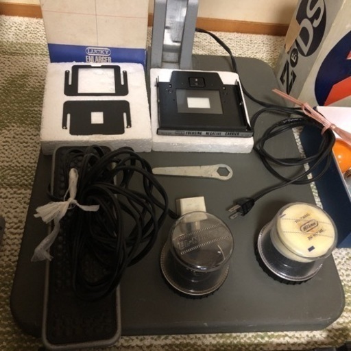 モノクロフィルム現像・プリントに必要な暗室用品の一式お譲りします