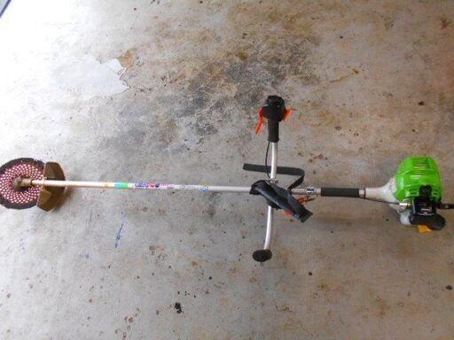 草刈り機3回使用現在不動です。引き取り限定