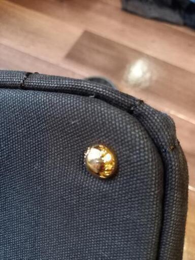 PRADAのバックですが、申し訳有りません。13000で売却が決まりましたら。