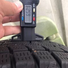 ダイハツ純正ホイルスタッドレスタイヤ4本セット155/65/14、取り付け料金こみで18000円