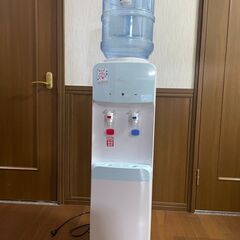 ウォーターサーバー　ボトル２本付