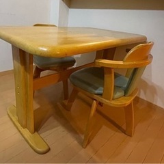 【ネット決済】★決まりました★テーブル、椅子二脚セット！