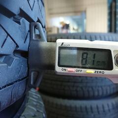 中古タイヤ　ハイエース200系　ｽﾁｰﾙﾎｲｰﾙ付き4本セット　　