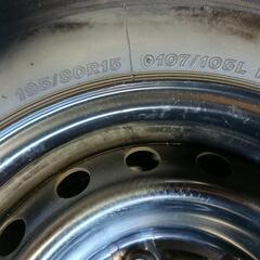 中古タイヤ　ハイエース200系　ｽﾁｰﾙﾎｲｰﾙ付き4本セット　　