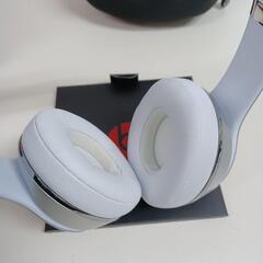 美品Beats Solo3 Wireless シルバー　オンイヤーヘッドフォン