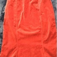 コーデュロイワインレッドのタイトスカート