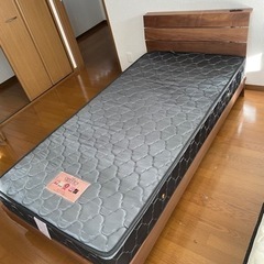 美品　木製枠　シングルベッド