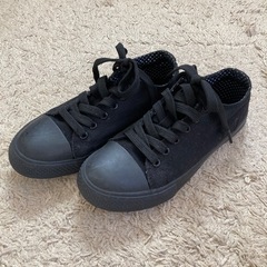 シンプルな黒い紐靴 22.0cm