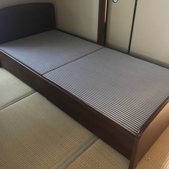 木製　引き出し付きシングルベッド