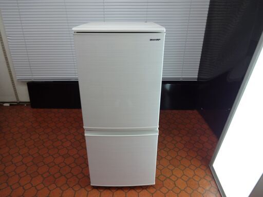 ID 987823　冷蔵庫２ドアシャープ137L　２０２０年製　SJ-D14F-W