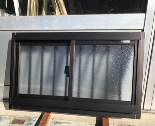 YKKAP社 たて面格子付引違い窓 単板硝子 在庫品 ①