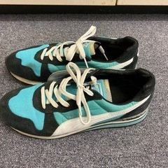 PUMA スニーカー