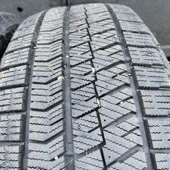 バリ山　BRIDGESTONE VRX2 215/60R17 スタッドレス  タイヤ　2018年製