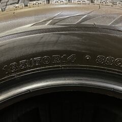 走行短め BS BLIZZAK VRX2 185/70R14 14インチ スタッドレス 4本 2017年製 カローラアクシオ フリード アリオン等　(VTI426) クレジットカード QRコード決済可能