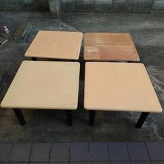 小さなテーブル4台
